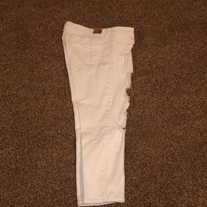 White American Eagle capris